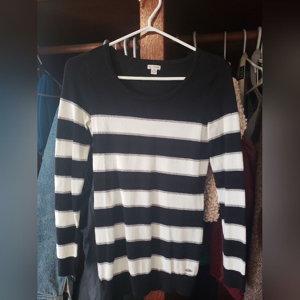 🪴BOGO FREE🪴 Guess Sweater Size S